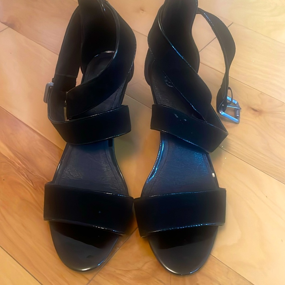 Johnston & Murphy suede sandal like new!!